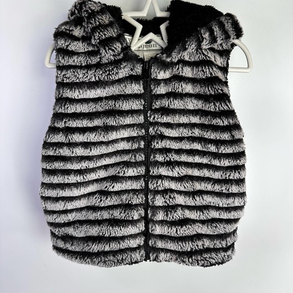 Widgeon Kids Faux Fur Teddy Bear Vest Black and gray with pockets 2T - Picture 5 of 8